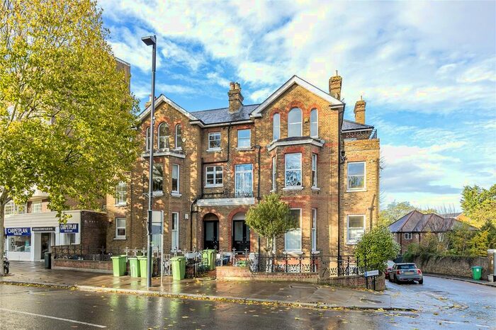3 Bedroom Flat To Rent In Sheen Road, Richmond, TW9