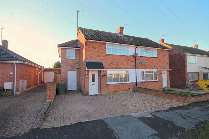 3 Bedroom Semi-Detached House To Rent In Edinburgh Gardens, Braintree, CM7
