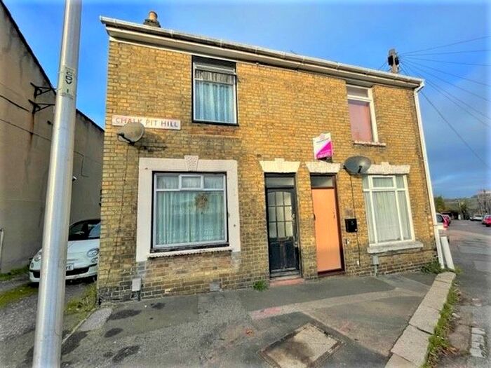 2 Bedroom End Of Terrace House To Rent In Chalkpit Hill, Chatham, Kent, ME4
