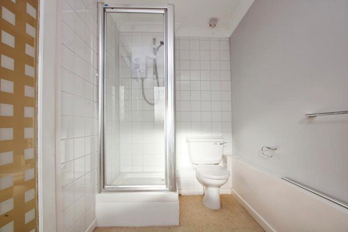 2 Bedroom Apartment To Rent In Portland Court - Spike Island, BS1