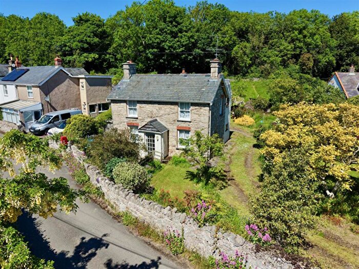 4 Bedroom Detached House For Sale In Bryn Pydew, LL31