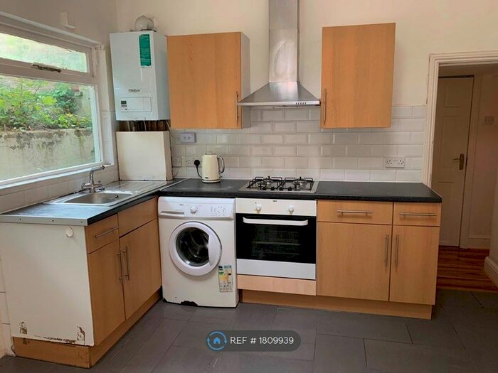 3 Bedroom Flat To Rent In Lewisham Way, Lewisham, SE14