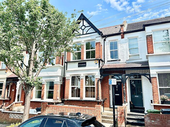 2 Bedroom Flat To Rent In Woodstock Road, Walthamstow, E17