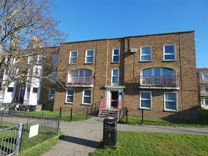 2 Bedroom Flat To Rent In La Belle Alliance Square, Ramsgate, CT11