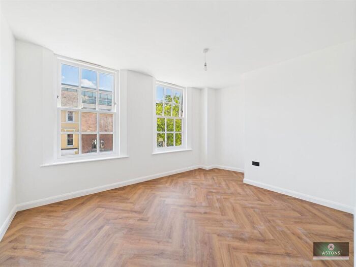 2 Bedroom Apartment To Rent In High Street, Crawley, RH10