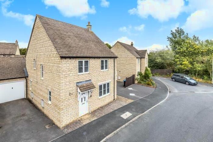 4 Bedroom Detached House To Rent In Woodrush Gardens, Carterton, OX18