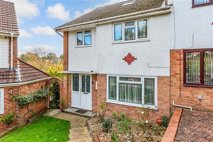 5 Bedroom Semi Detached House For Sale In Sussex Drive, Walderslade, Chatham, Kent, ME5