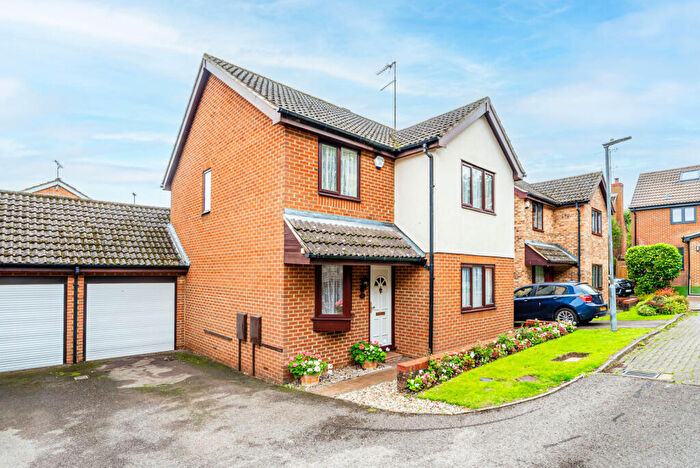 3 Bedroom Detached House For Sale In Darwin Close, Valley Road, St. Albans, Hertfordshire, AL3