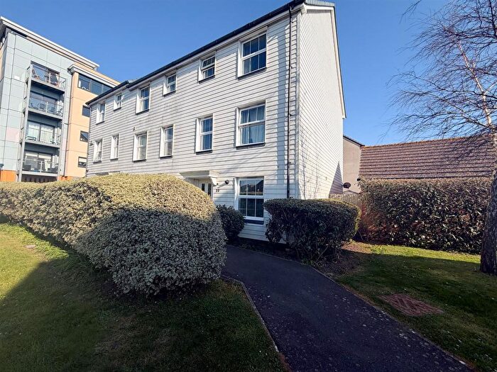 5 Bedroom Town House To Rent In Groombridge Avenue, Eastbourne, BN22