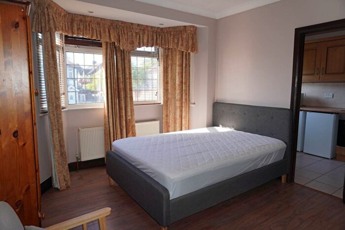 Studio To Rent In Gunnesbury Lane, London, W3