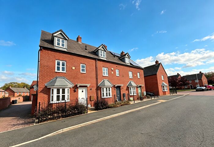 4 Bedroom Semi-Detached House To Rent In Ubique Avenue, Stratford-upon-Avon, CV37