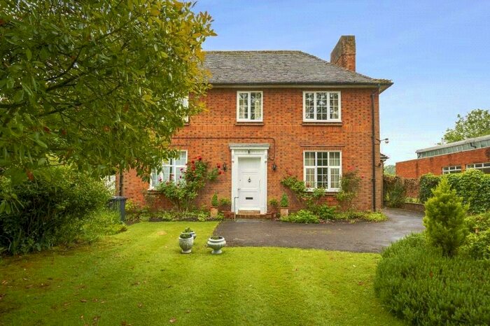 4 Bedroom Detached House For Sale In Laurels, Monk Sherborne, Nr Basingstoke, RG26