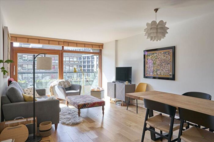 2 Bedroom Apartment For Sale In Defoe House, Barbican, London, EC2Y