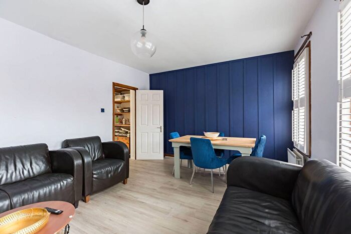 2 Bedroom Maisonette To Rent In Johns Way, Archway, London, N19