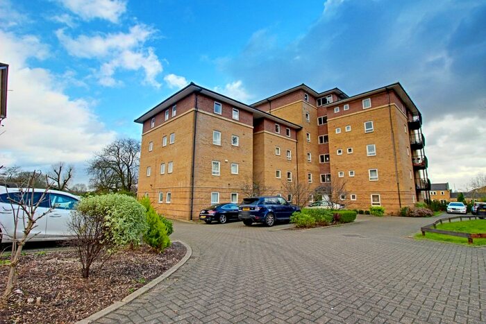 2 Bedroom Flat To Rent In Wincanton Court, Marktock Gardens, Friern Barnet, N11