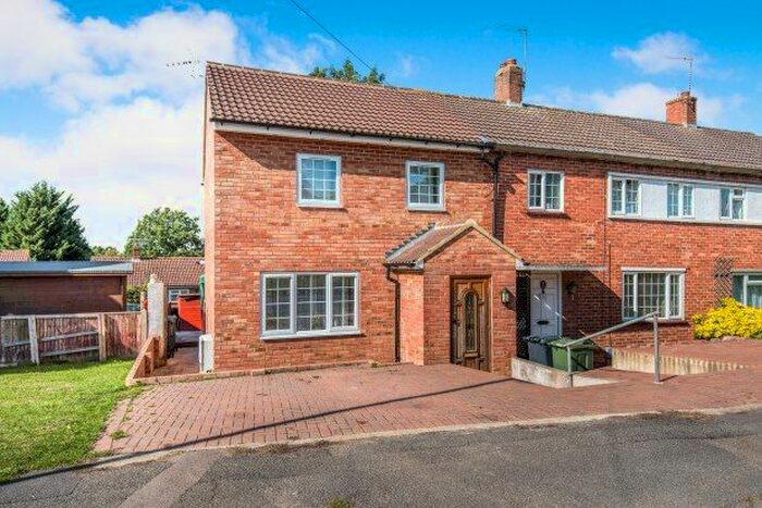 2 Bedroom Property To Rent In Bushy Hill Drive, Guildford, GU1