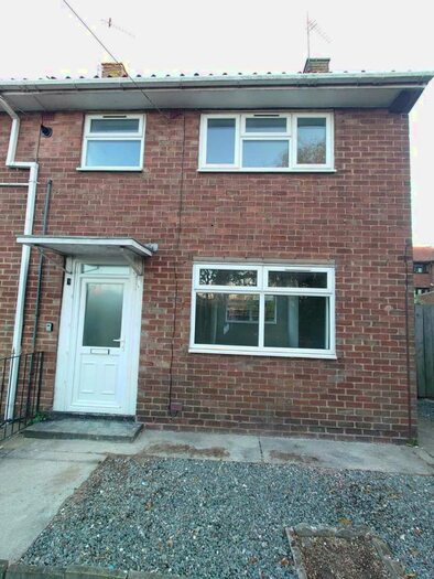 2 Bedroom End Of Terrace House To Rent In Farlington Close, Hull, HU9
