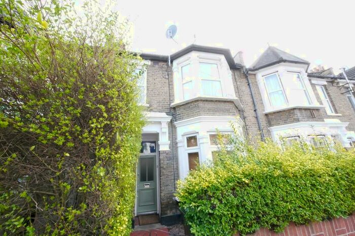 2 Bedroom Apartment To Rent In Newport Road, London, E10