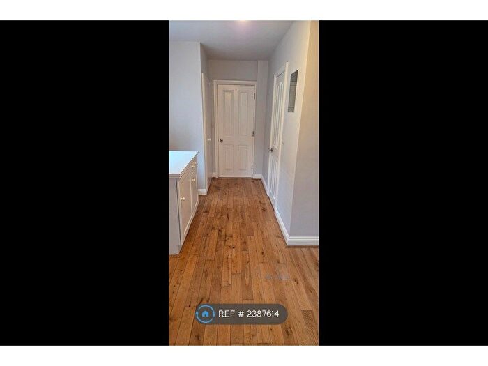 Studio To Rent In Parkland Road, London, N22