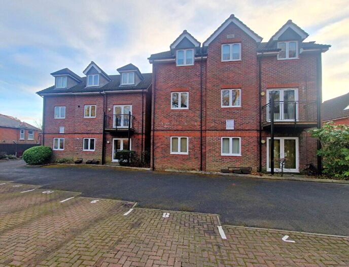 2 Bedroom Flat To Rent In Ensign House, Bursledon, SO31