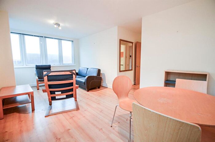 2 Bedroom Flat To Rent In Skyline Plaza, Commercial Road, E1