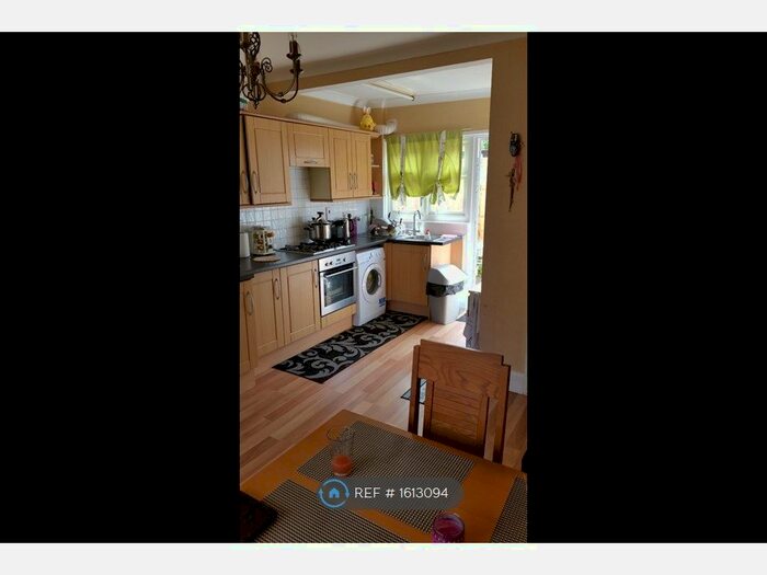 3 Bedroom Detached House To Rent In Imperial Road, Beeston, Nottingham, NG9
