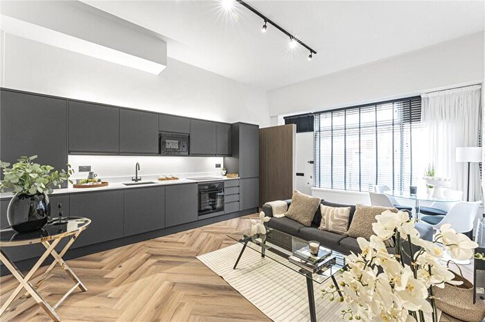 2 Bedroom Apartment For Sale In Old Castle Street, London, E1