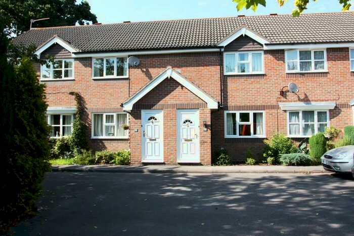 2 Bedroom Terraced House To Rent In Bloomfield Close, Knaphill, GU21