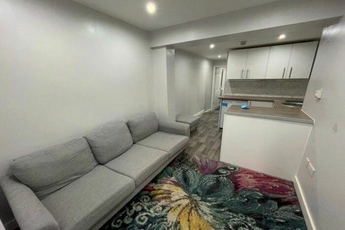 1 Bedroom Flat To Rent In East Street, Sittingbourne ME10