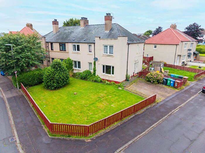 3 Bedroom Flat For Sale In Logie Place, Dunfermline, KY12
