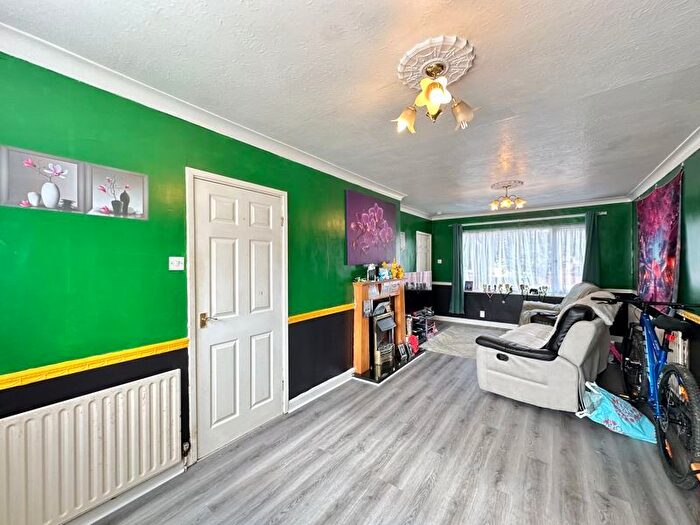 3 Bedroom Terraced House For Sale In Byron Close, Knottingley, WF11