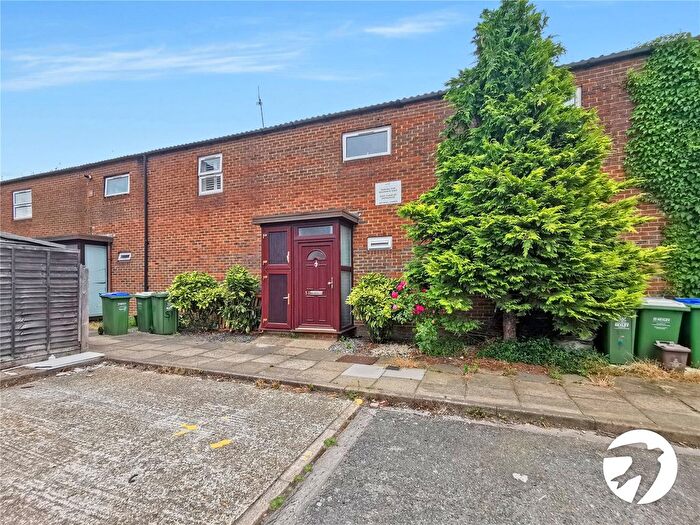 3 Bedroom Detached House To Rent In Compton Place, Erith, DA8