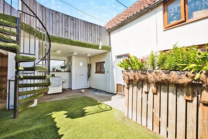 2 Bedroom Link Detached House For Sale In Oxenpill, Glastonbury, Somerset, BA6
