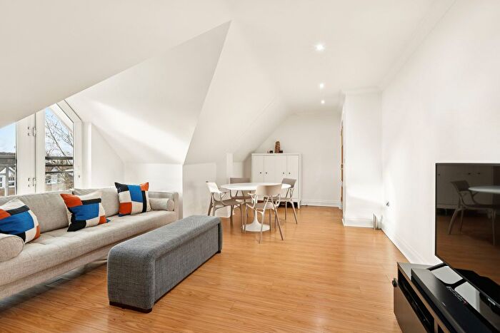 2 Bedroom Flat For Sale In Castlebar Park, Ealing, London, W5