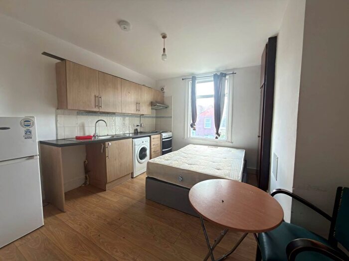 Studio To Rent In Abbotsford Avenue, London, N15