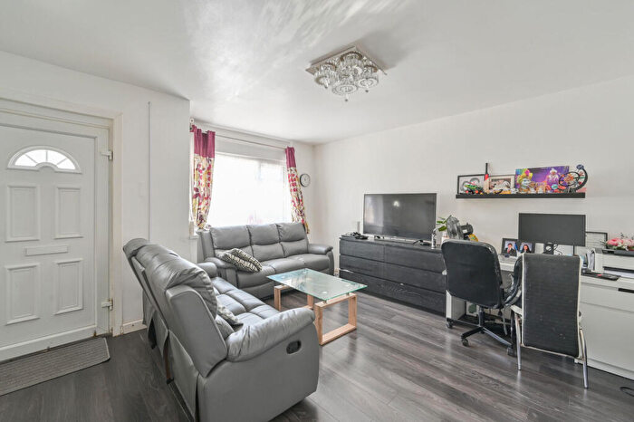 3 Bedroom End Of Terrace House For Sale In Rayners Lane, South Harrow, Harrow, HA2