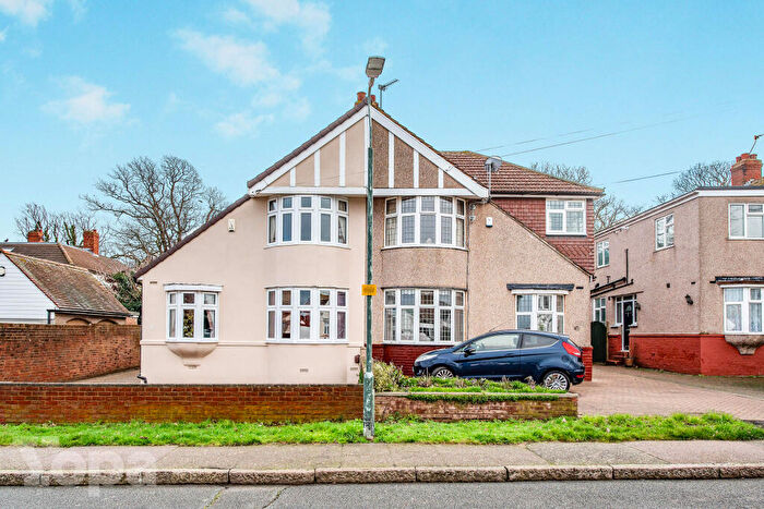 3 Bedroom Semi Detached House For Sale In Oakdene Avenue, Erith, DA8