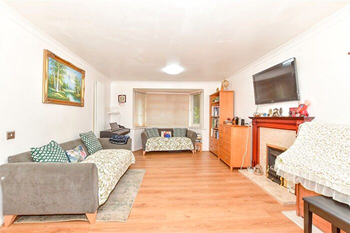 4 Bedroom Detached House For Sale In Salet Way, Waterlooville, Hampshire, PO7