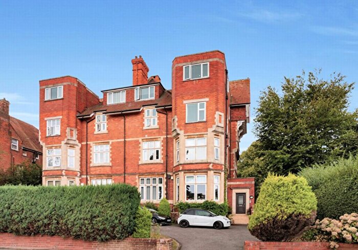 2 Bedroom Flat For Sale In Earls Avenue, Folkestone, CT20