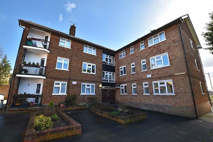 3 Bedroom Apartment To Rent In Woodford Green, IG8