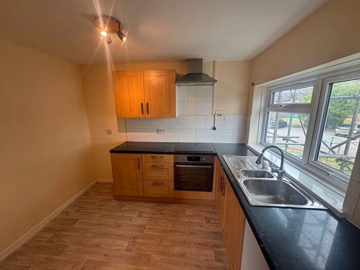 2 Bedroom Flat To Rent In Heathfield Drive, Taunton, TA2