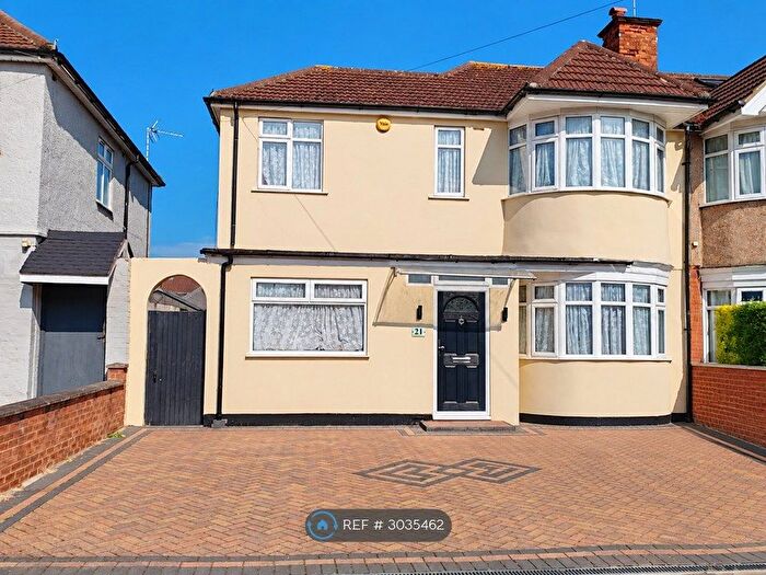 5 Bedroom Semi-Detached House To Rent In Lulworth Close, Harrow, HA2