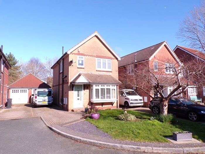 3 Bedroom Detached House For Sale In Chesilbourne Grove, Bournemouth, BH8