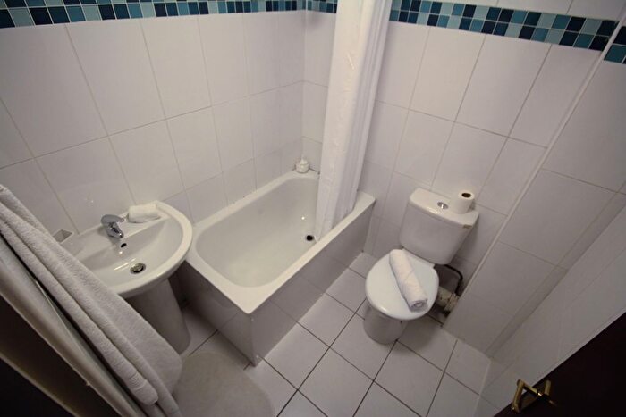 1 Bedroom Studio To Rent In Flat, Kelso Road, LS2