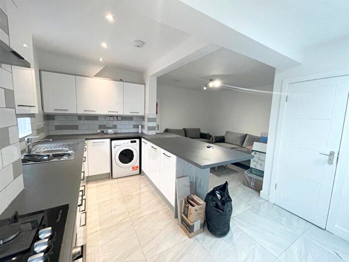 6 Bedroom Semi-Detached House To Rent In **£pppw Excluding Bills** Coventry Road, Beeston, Nottingham, NG9