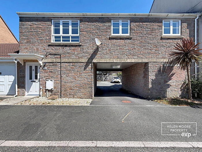 2 Bedroom Coach House For Sale In Barlow Gardens, Plymouth, Devon, PL2