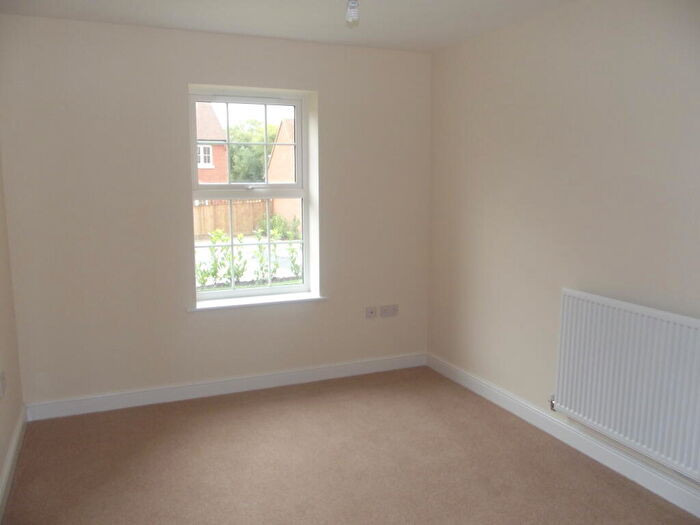 2 Bedroom Apartment To Rent In Aylesbury, HP19