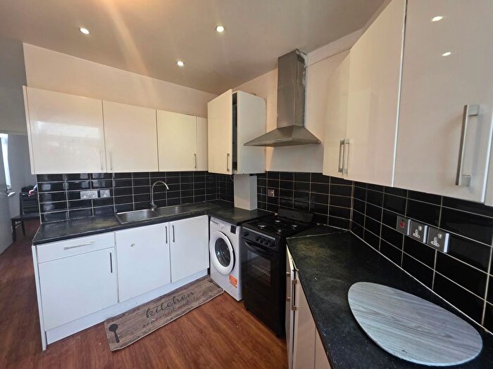 2 Bedroom Flat To Rent In Vancouver Road, Edgware, HA8
