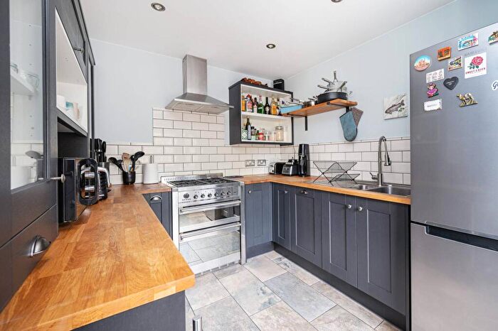 2 Bedroom Flat To Rent In Regan Way, Hoxton, London, N1