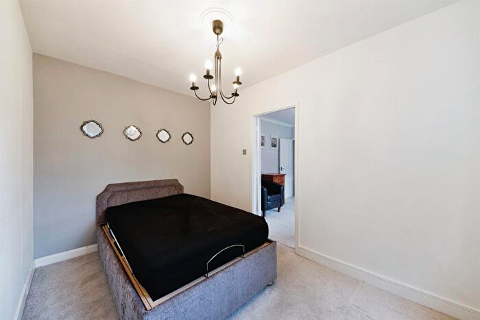 1 Bedroom Apartment For Sale In Lode Lane, Solihull, B92